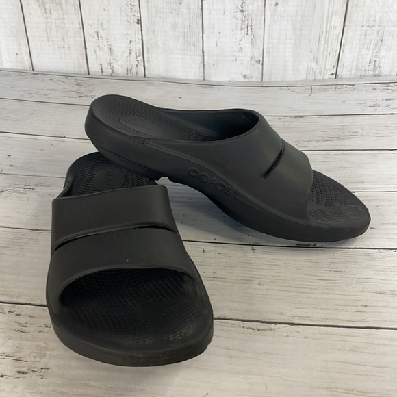 Oofos OOahh Black Slide - Picture 2 of 12